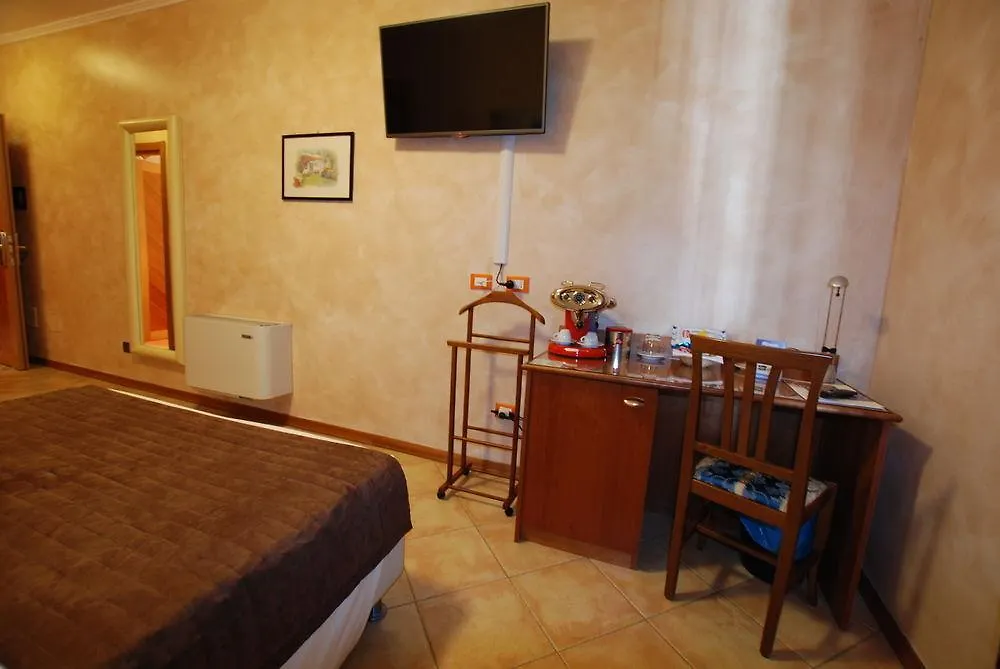 Hotel Lenotel 3*, Leno Italia